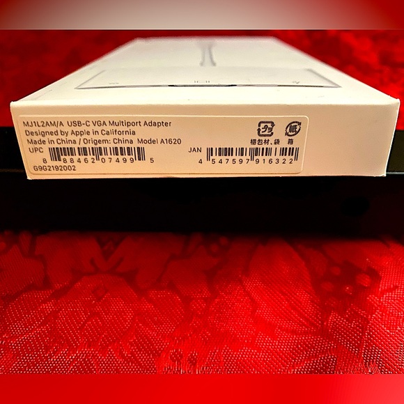 ✨Apple - USB-C to VGA Multiport Adaptor✨ NEW/SEALED - Picture 10 of 14
